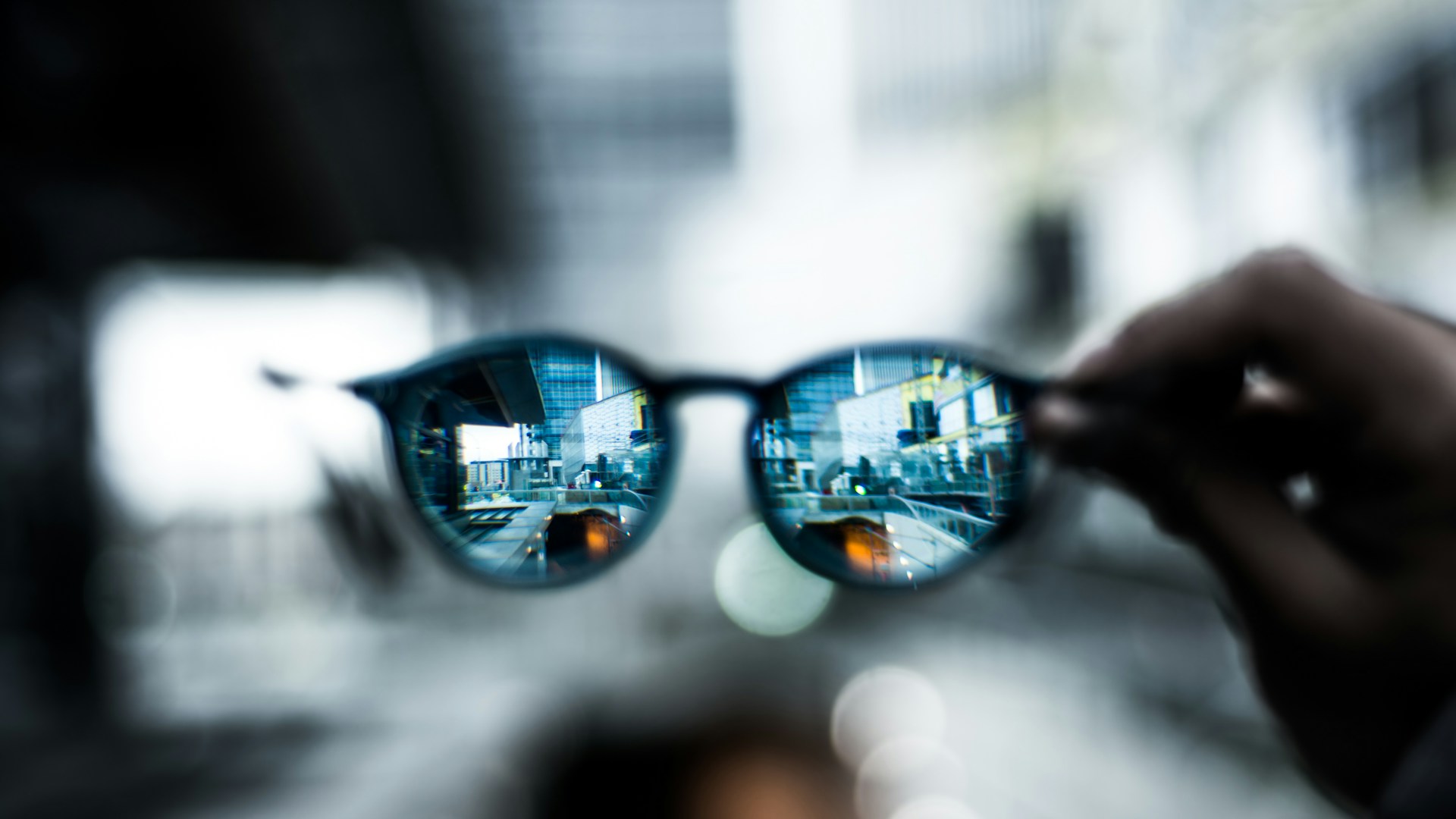shallow focus photo of sunglasses