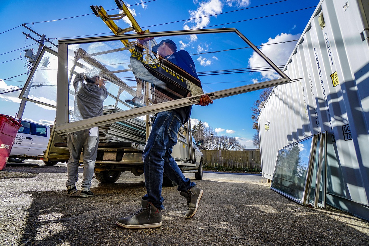 glass work, workers, carrying glass, glass carriers, window, windows, glass window, window worker, window install, windo